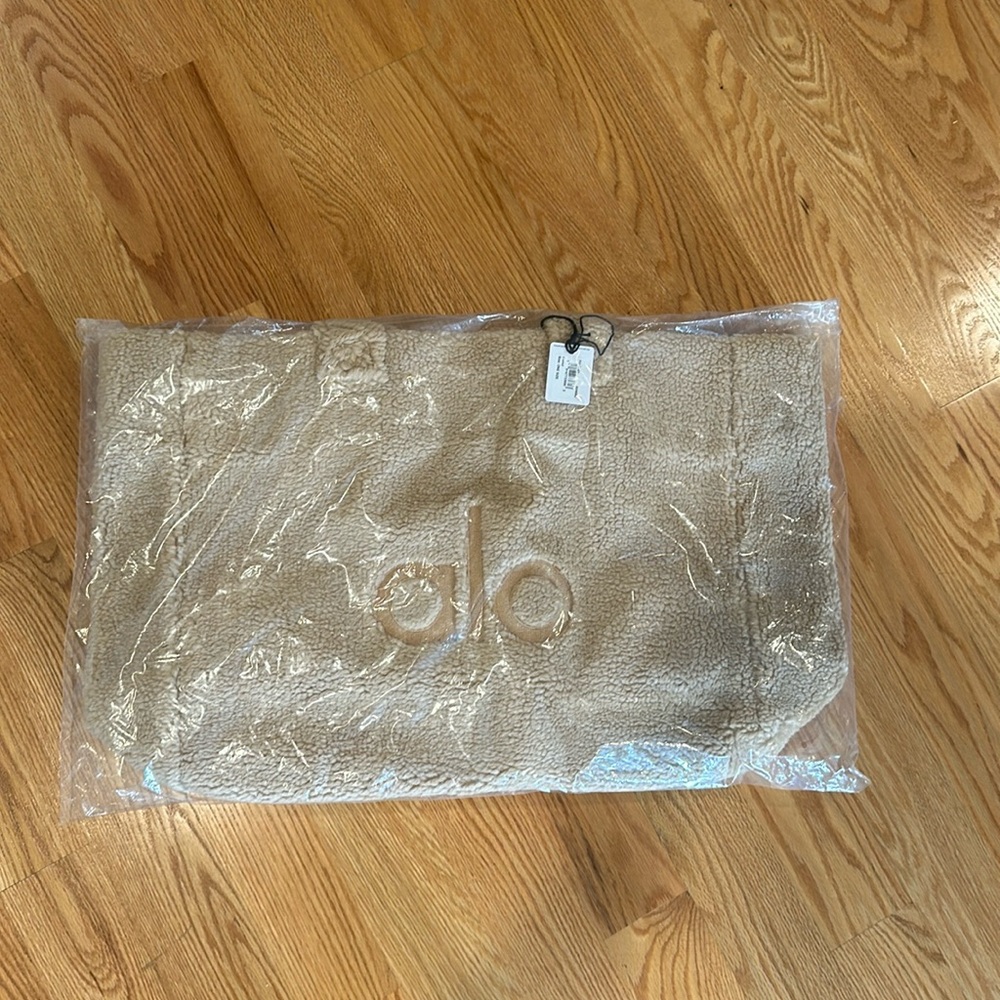 Alo Foxy Sherpa Tote